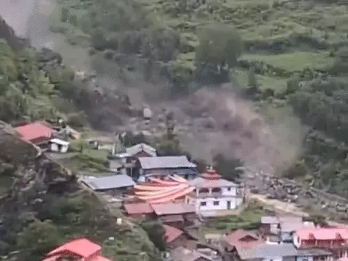 उत्तराखंड के उत्तरकाशी में मंगलवार को बादल फटने से पूरा गांव बाढ़ और मलबे की चपेट में आ गया।