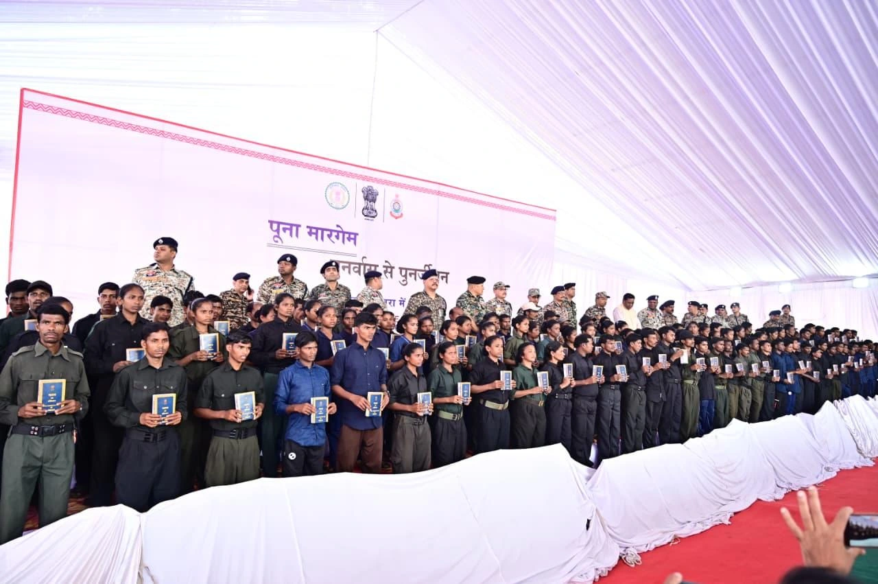 210 माओवादी कैडर लौटे समाज की मुख्यधारा में