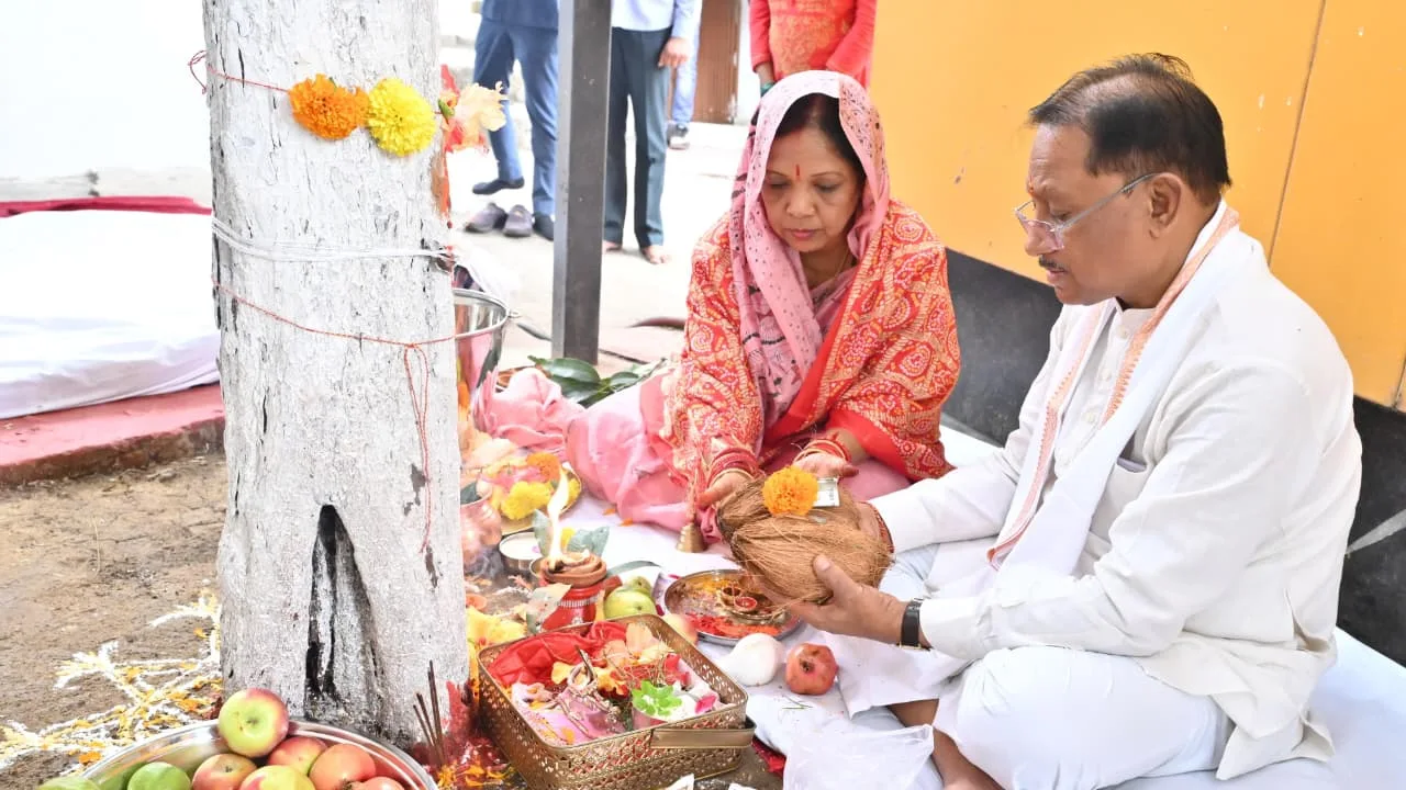 आंवला नवमी पर मुख्यमंत्री ने पूजा कर प्रदेशवासियों के सुख-समृद्धि की कामना की