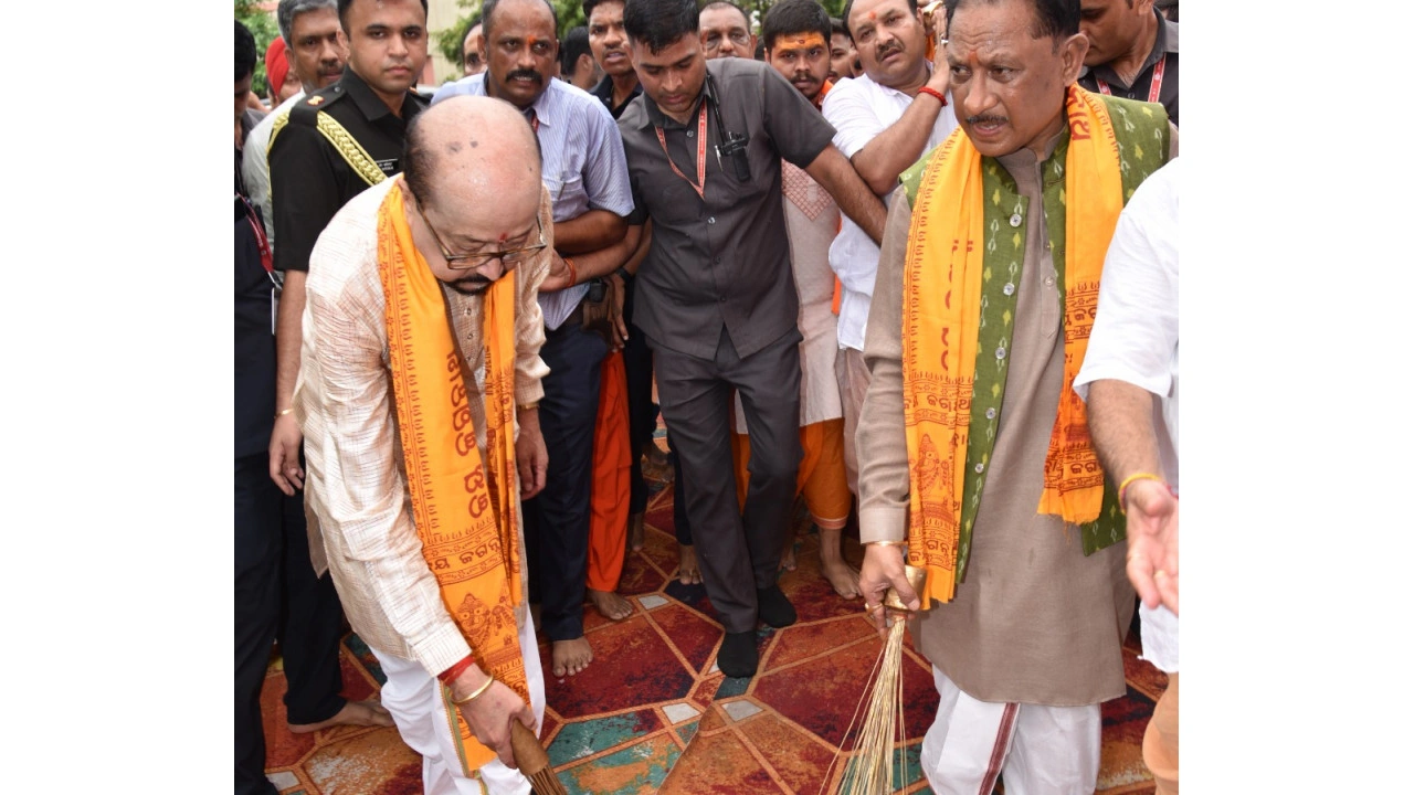 CG: रथयात्रा महोत्सव में शामिल हुए राज्यपाल डेका एवं मुख्यमंत्री विष्णुदेव साय